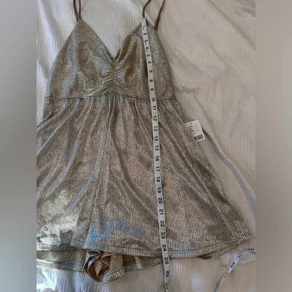Urban Outfitters Gold Shimmer Silver Romper Tank sleeve M NWT - Picture 8 of 8